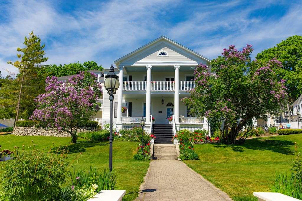 Harbour View Inn 매키낙 아일랜드 외부 사진