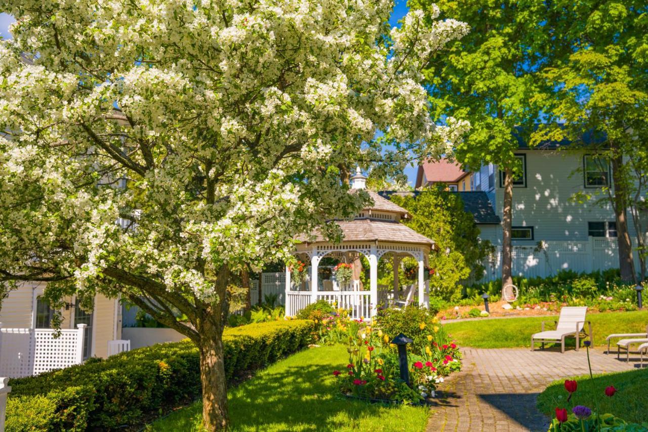 Harbour View Inn 매키낙 아일랜드 외부 사진